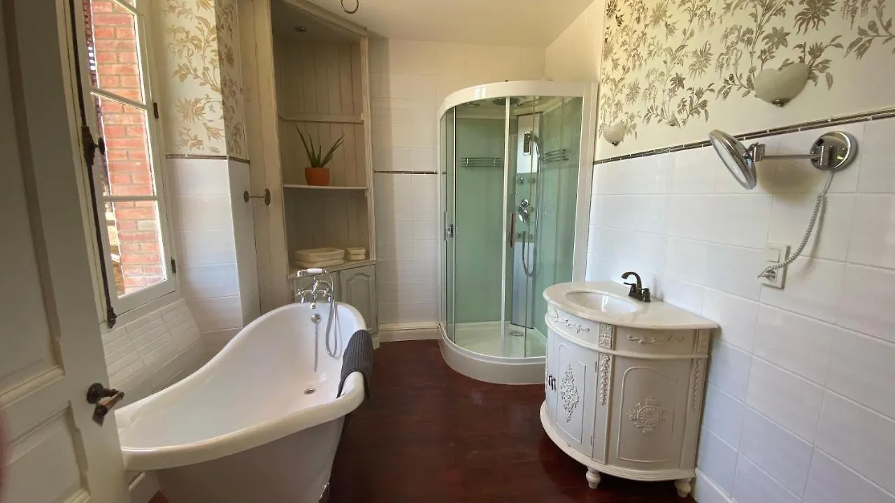 Maison De Haouret Libaros 0*,  France